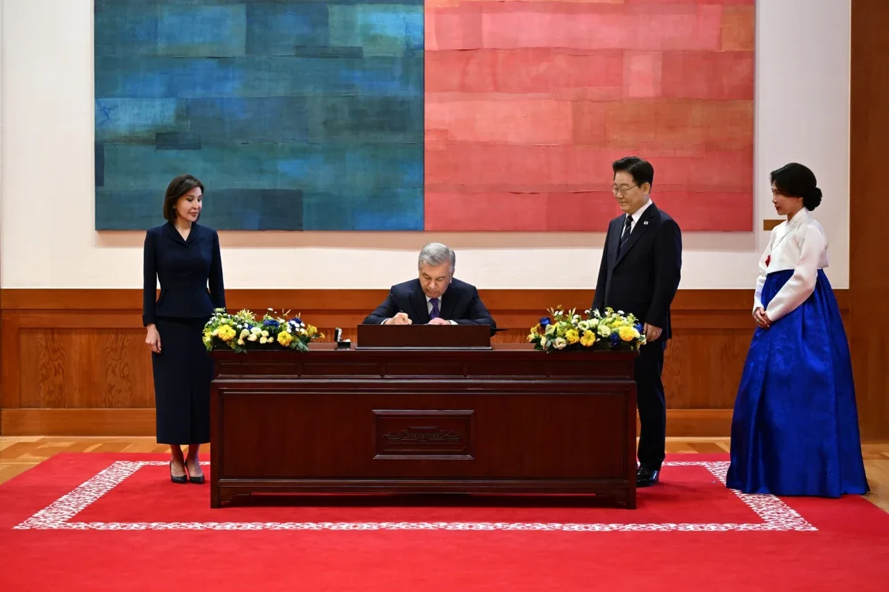 Official welcoming ceremony for Shavkat Mirziyoyev takes place in South Korea (video)