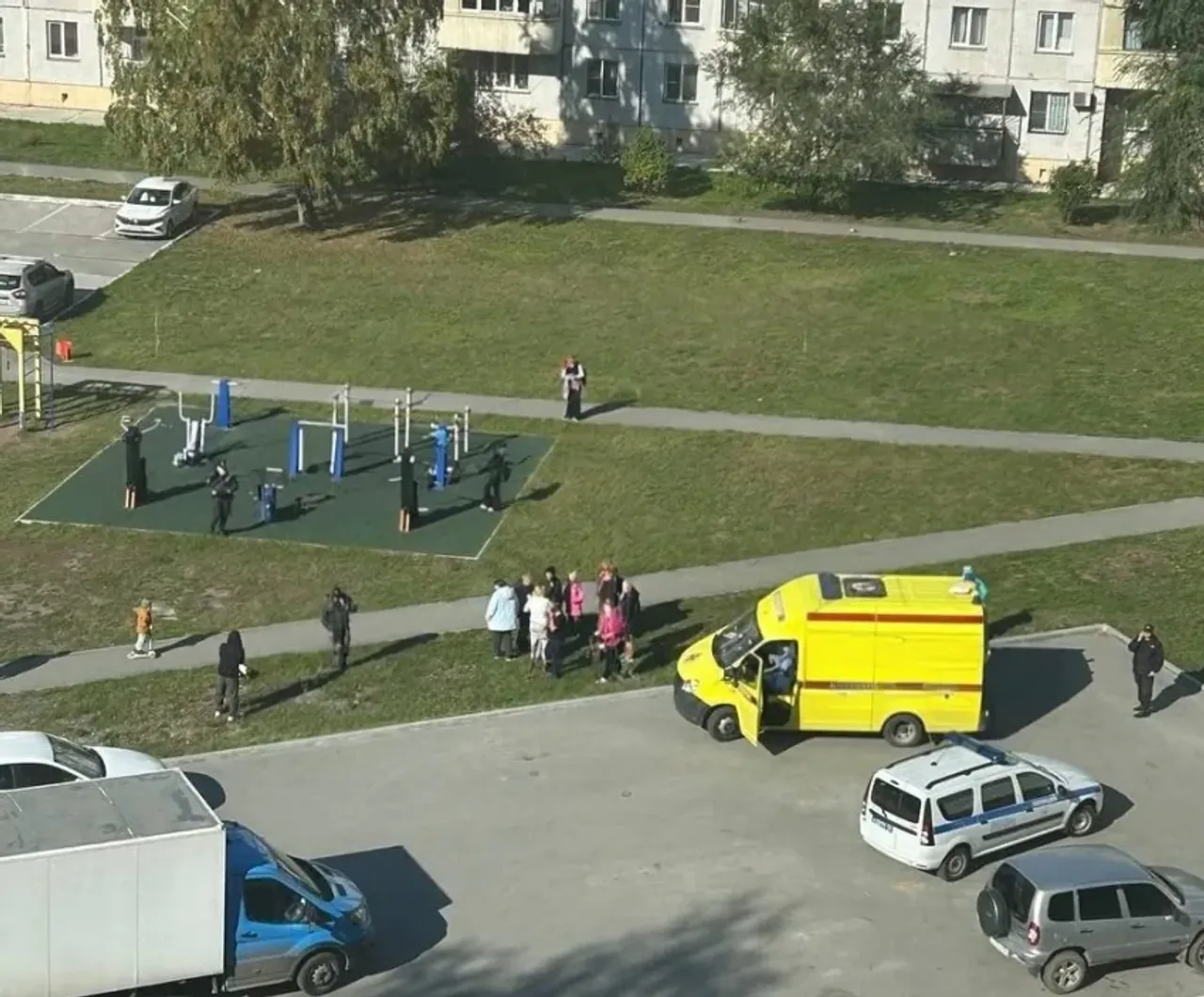 Новосибирскда 12 ёшли қиз икки болага пичоқ билан жароҳат етказди