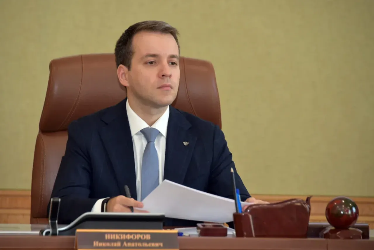 Собиқ вазир фирибгарликда айбланмоқда: Россия собиқ Алоқа вазири халқаро қидирувга берилди
