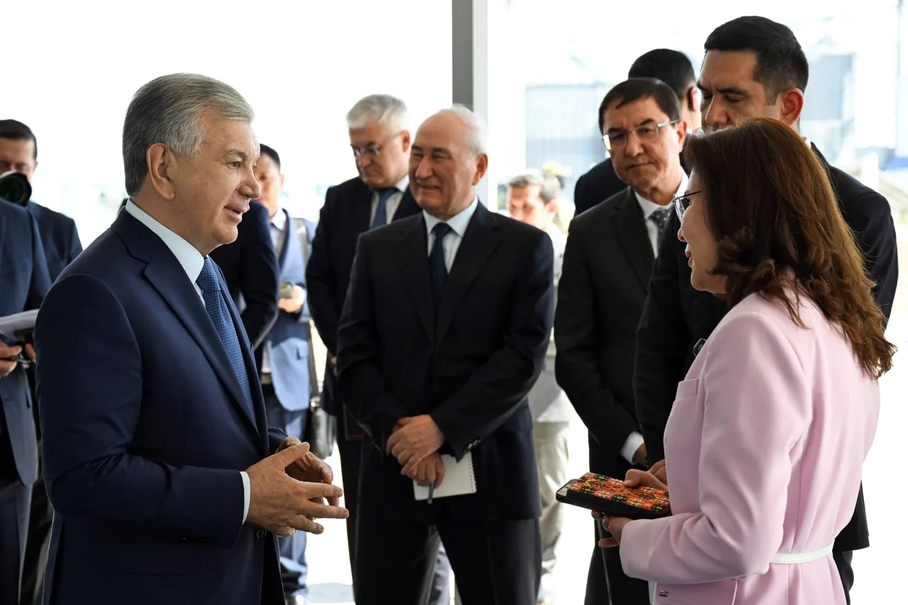 Prezident Shavkat Mirziyoyev Kegeylidagi innovatsion issiqxonani ko‘zdan kechirdi (video)