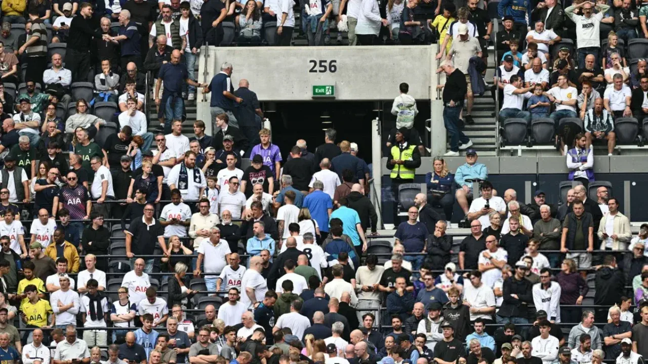 „De Zerbi raus!“: Wut bei den Tottenham-Fans