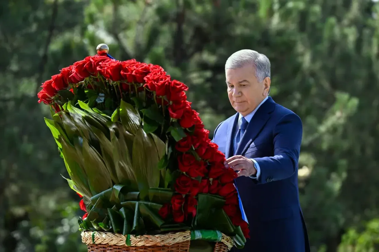 Prezident Shavkat Mirziyoyev Islom Karimov xotirasini yod etdi (foto)