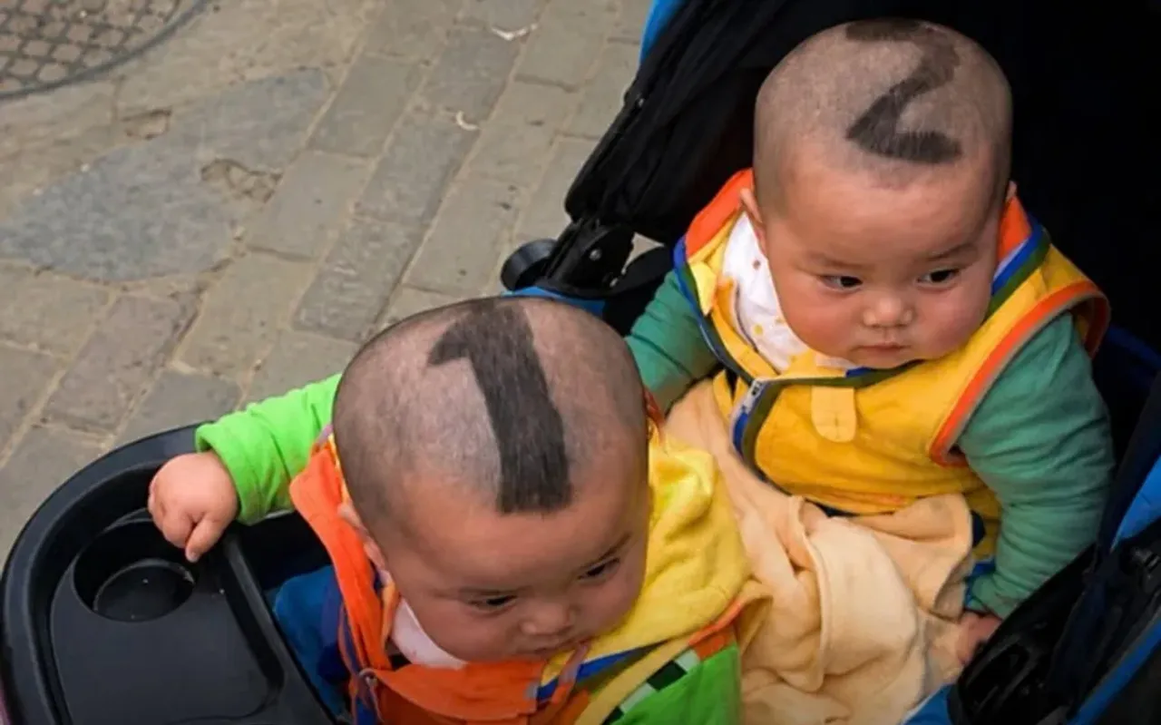 Mother struggling to tell her twin children apart finds a bizarre way not to mix them up