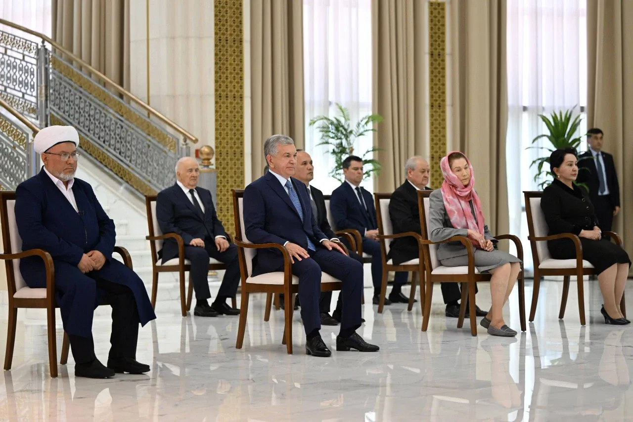 Prezident Shavkat Mirziyoyev Islom Karimov xotirasini yod etdi (foto)
