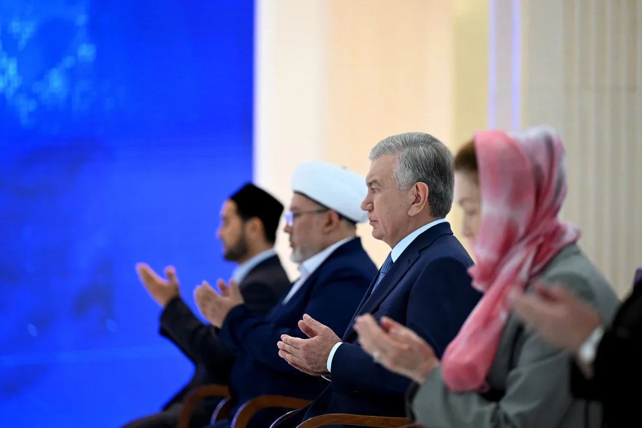 Prezident Shavkat Mirziyoyev Islom Karimov xotirasini yod etdi (foto)