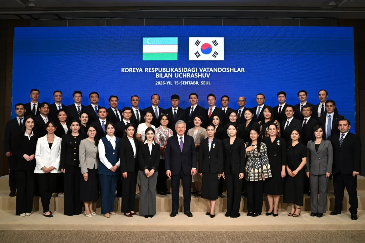 Shavkat Mirziyoyev met with Uzbek students and scientists in Seoul (video)