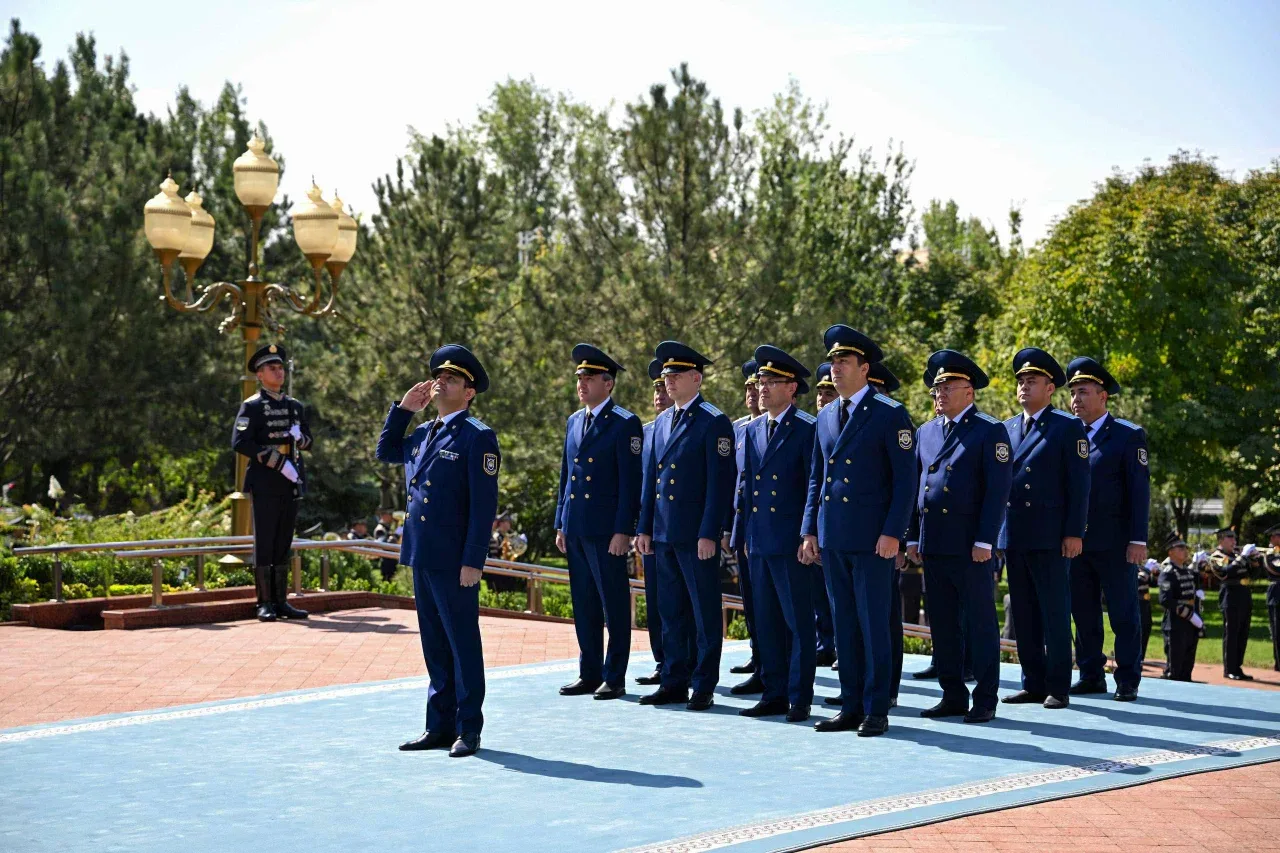 Prezident Shavkat Mirziyoyev Islom Karimov xotirasini yod etdi (foto)