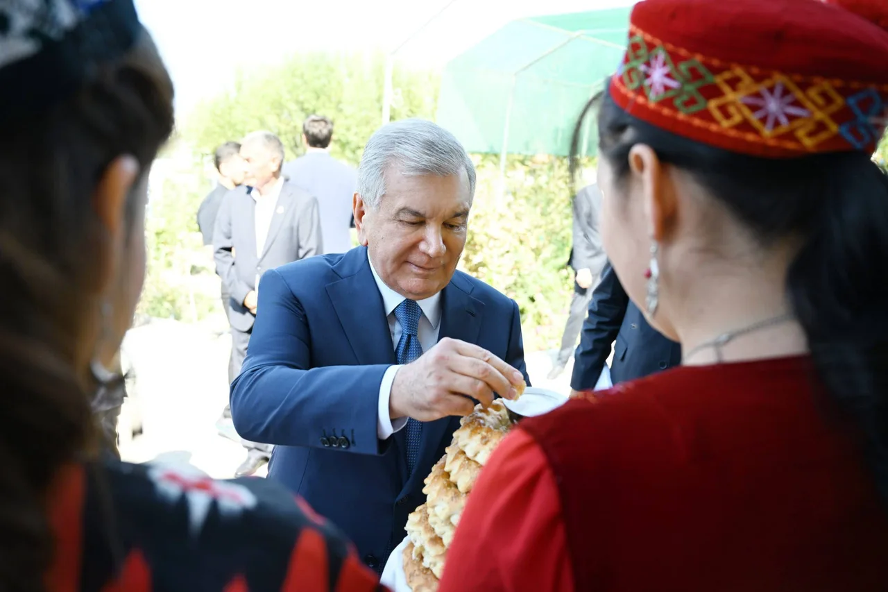 Президент посетил махаллю «Дийкан арна» в Нукусе — новая модель заработка!