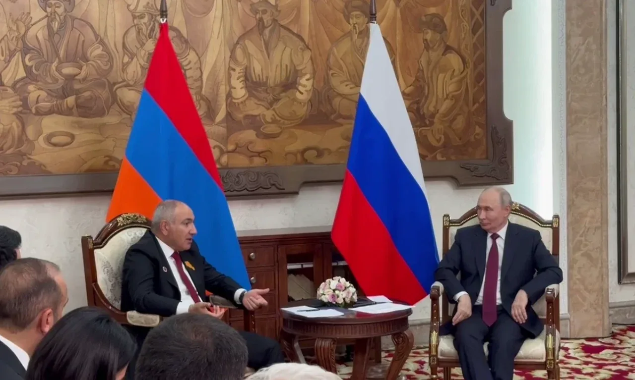 Сиёсий найранг: Пашинян Путин билан учрашувда ЕИга интилиш «стратегик танлов эмас»лигини айтди