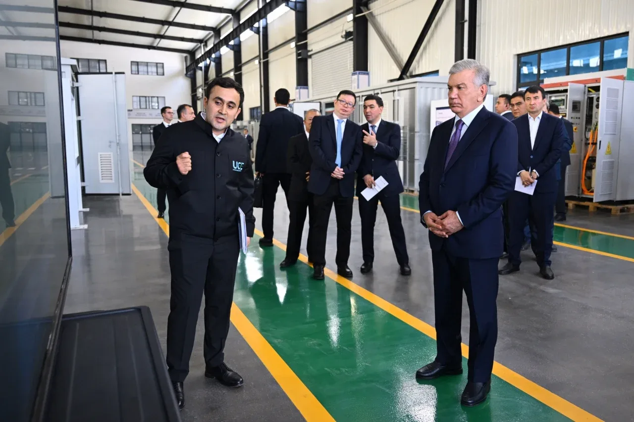 Shavkat Mirziyoyev gets acquainted with the small HPP equipment manufacturing plant project