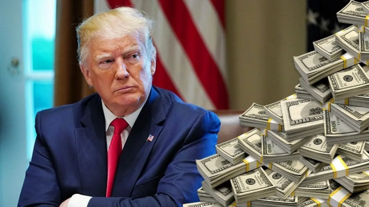 Трамп тўрт ёрдамчисига 155 минг доллар совға қилди