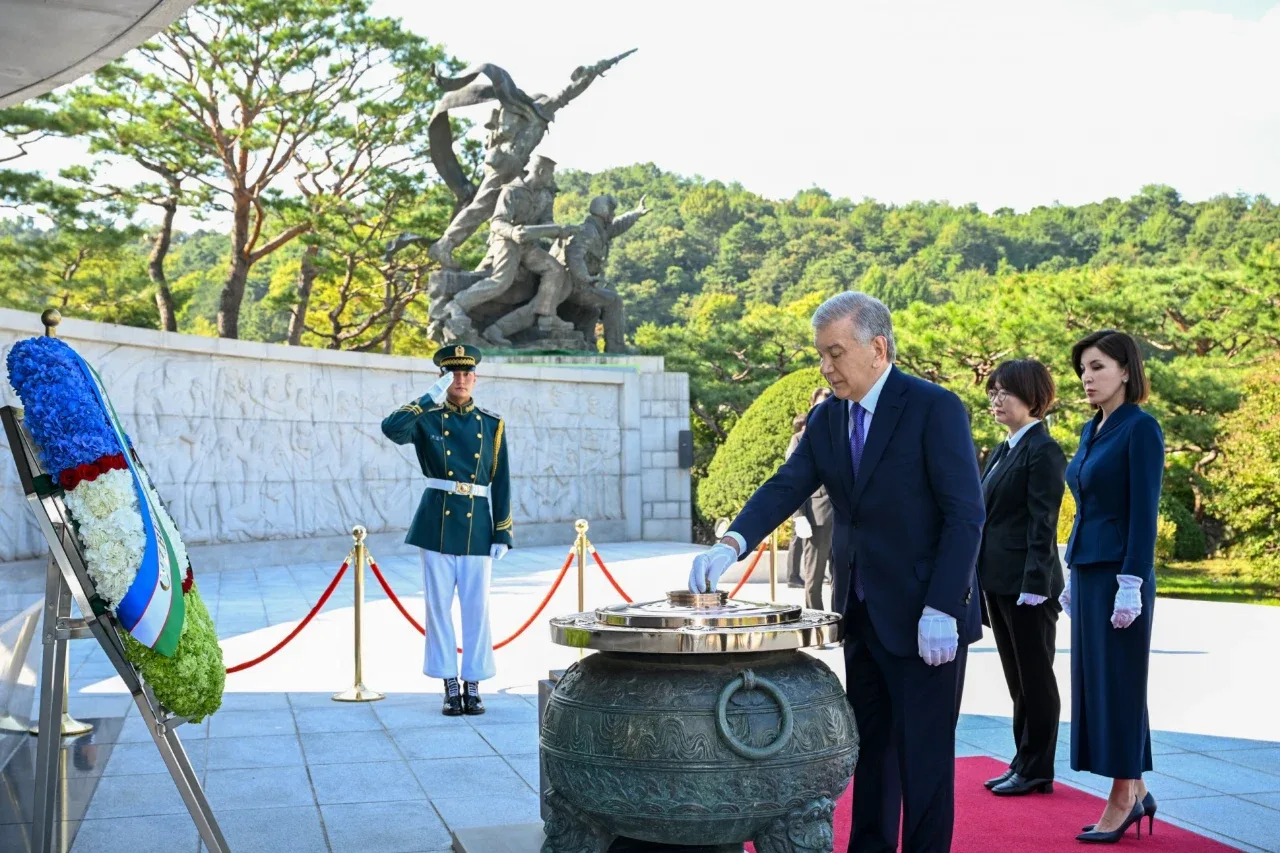 «A Historical Tribute in Seoul: Shavkat Mirziyoyev's Visit to the Republic of Korea Begins