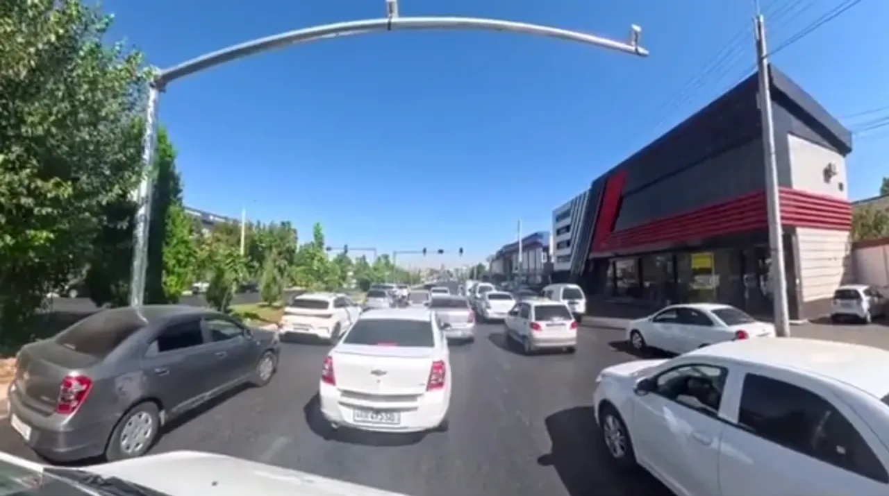 Toshkentda tirbandlikka yangi zarba: 5 kmlik yo‘lda «Yashil to‘lqin» ishga tushirildi (video)