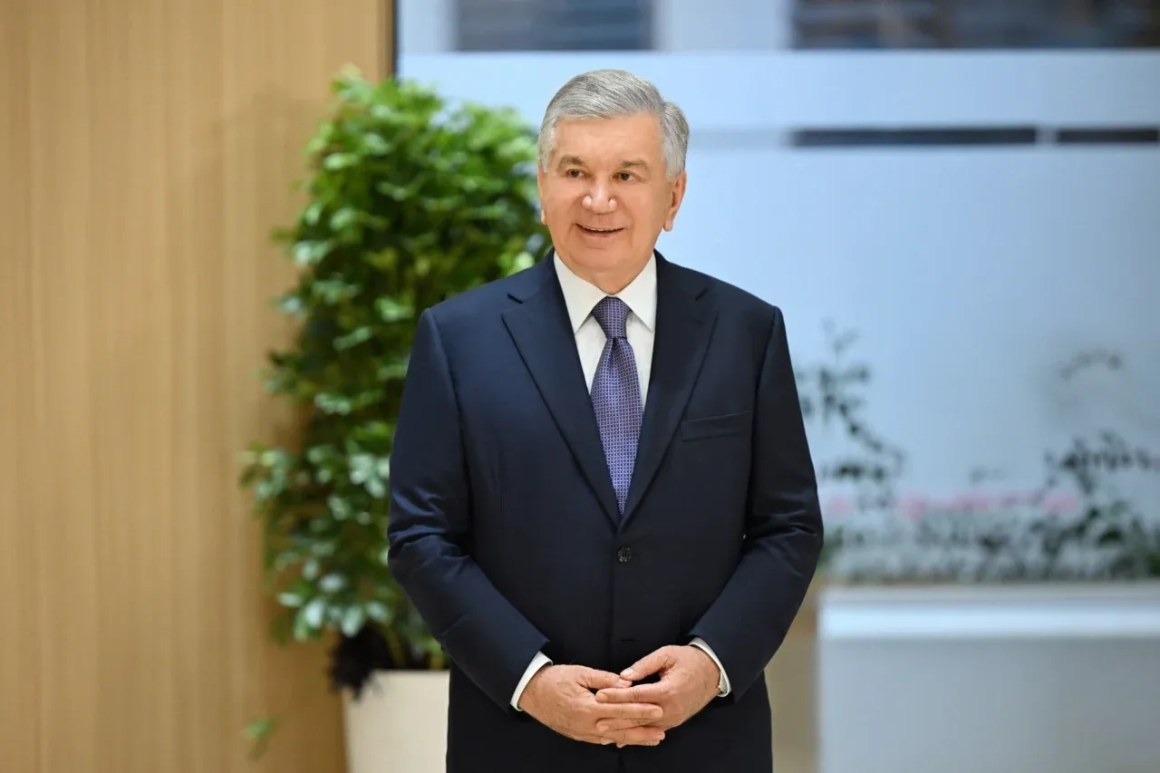 Шавкат Мирзиёев Балиқчи туманидаги Сунъий интеллект марказига борди (видео)