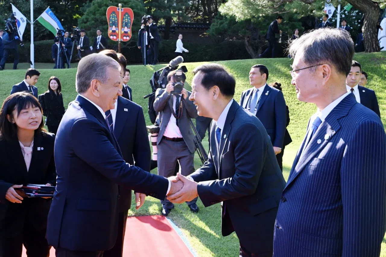 Official welcoming ceremony for Shavkat Mirziyoyev takes place in South Korea (video)