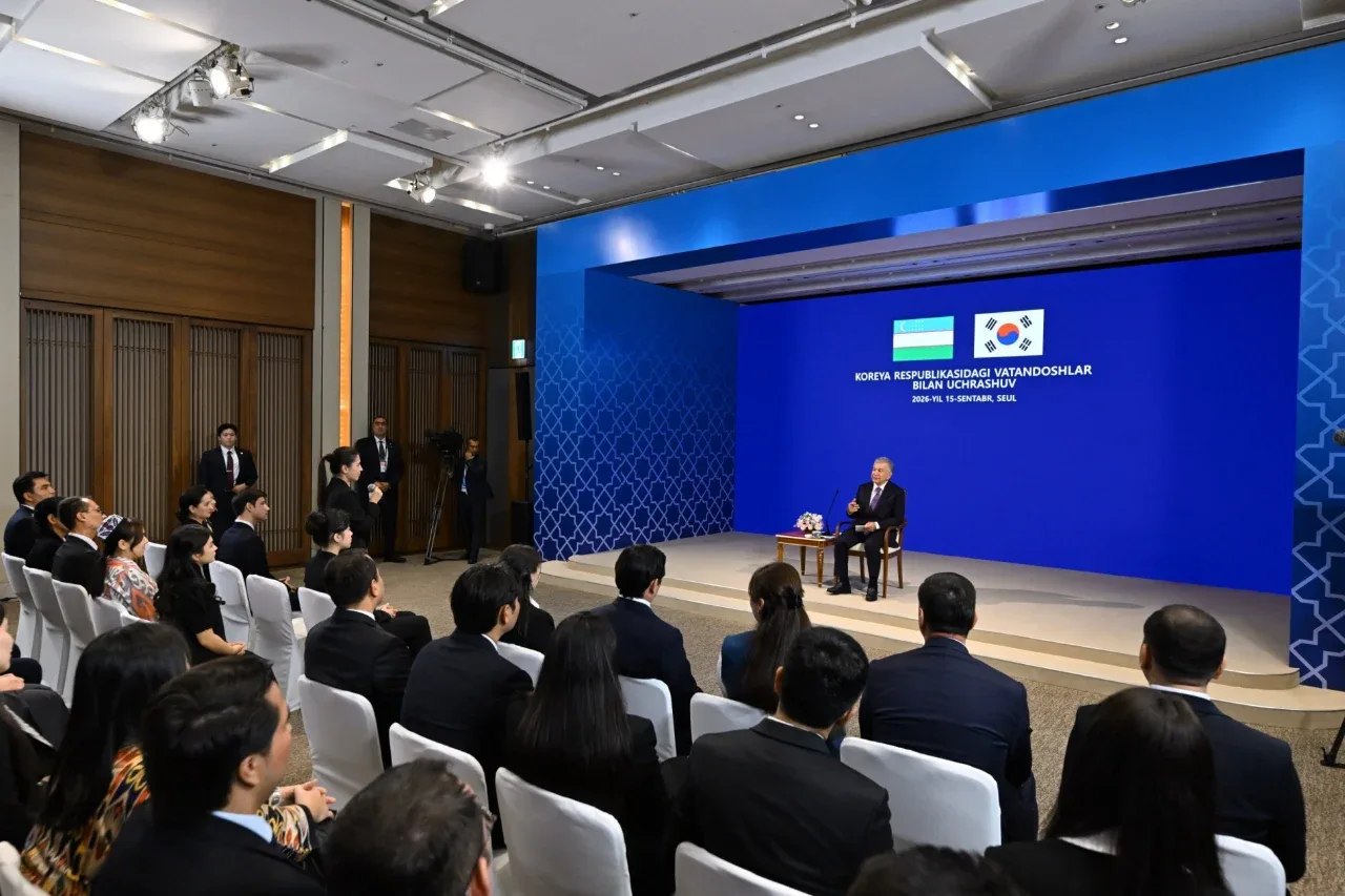 Shavkat Mirziyoyev met with Uzbek students and scientists in Seoul (video)