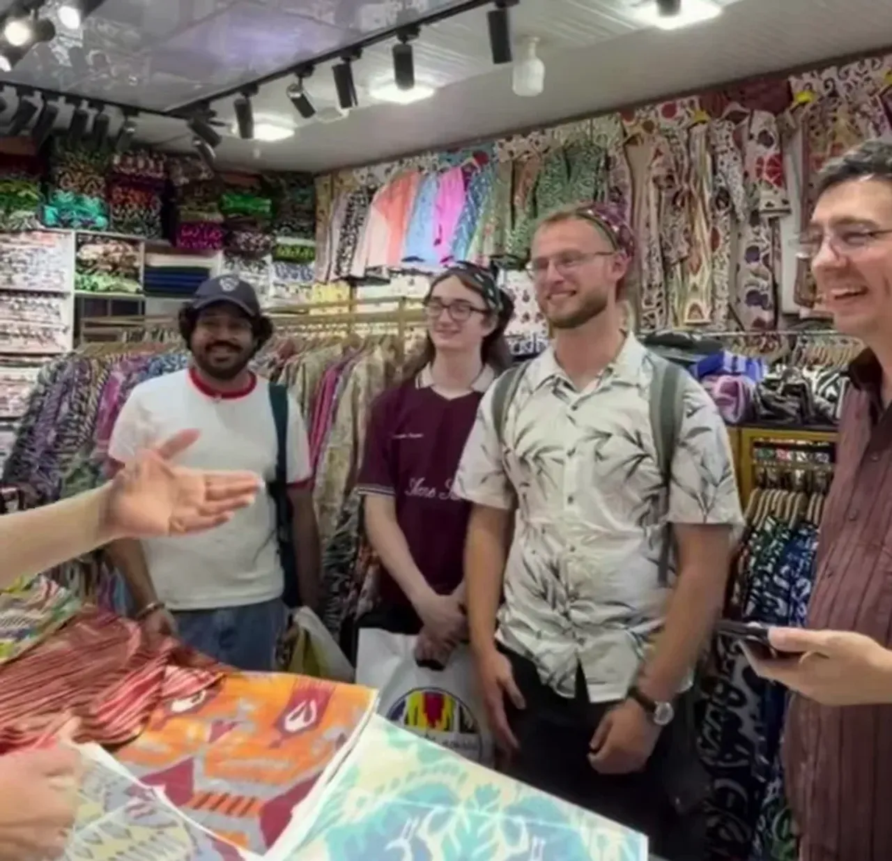 Oxford students converse in Uzbek in Uzbekistan (video)