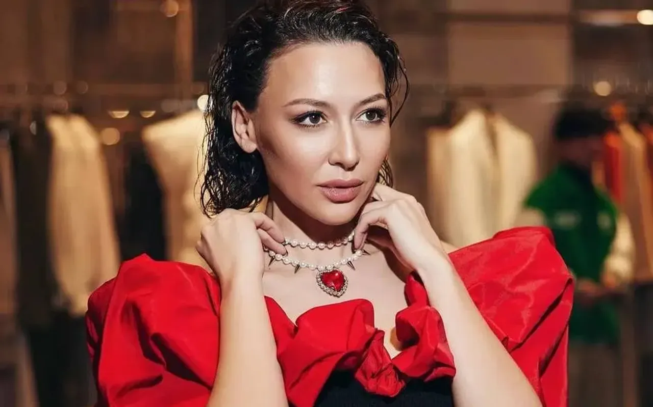 Машҳур хонанда Лола Йўлдошева бугун 41 ёшда