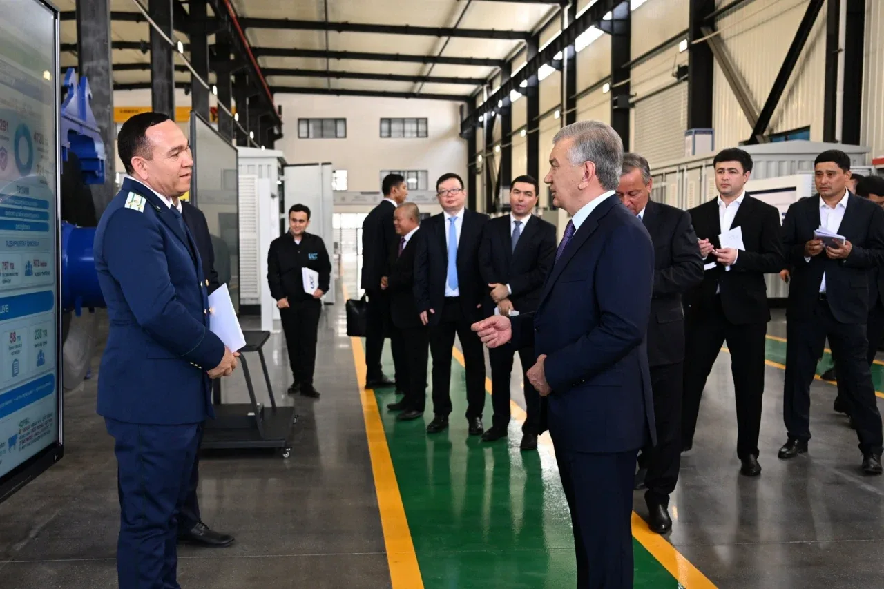 Shavkat Mirziyoyev gets acquainted with the small HPP equipment manufacturing plant project