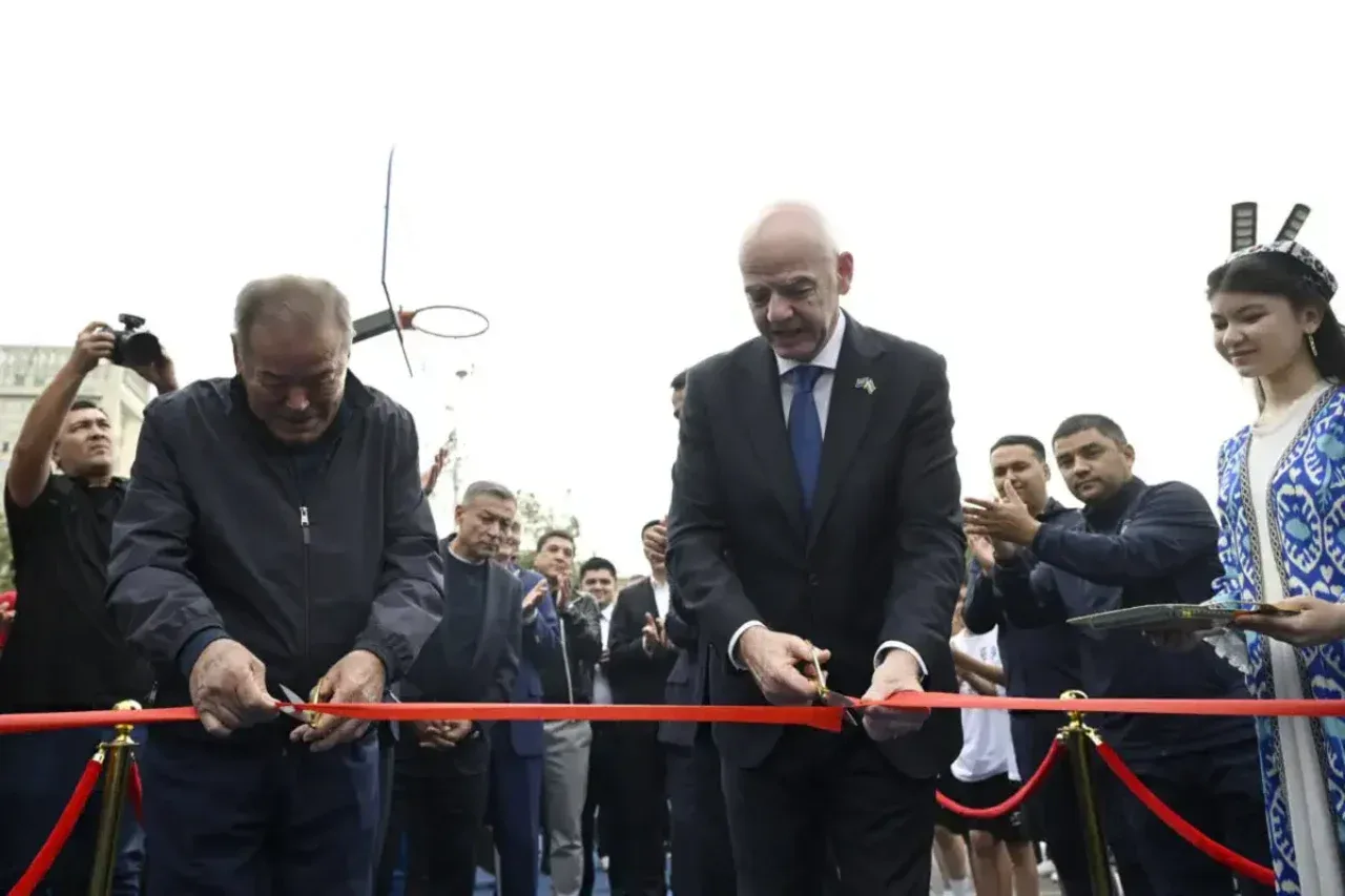 “FIFA Arena” opened in Tashkent: Infantino visits school No. 90 and inaugurates the pitch