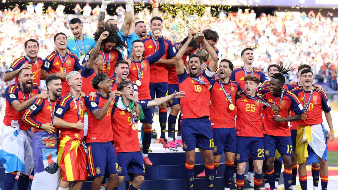 Spanish footballer distributes $1.2 million bonus to federation staff