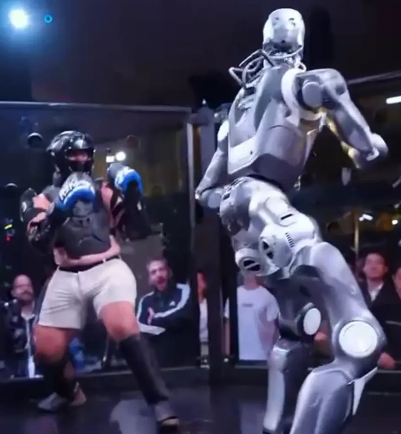 San-Fransiskoda jangovar odamsimon robot mashhur blogerning qo‘lini sindirdi (video)