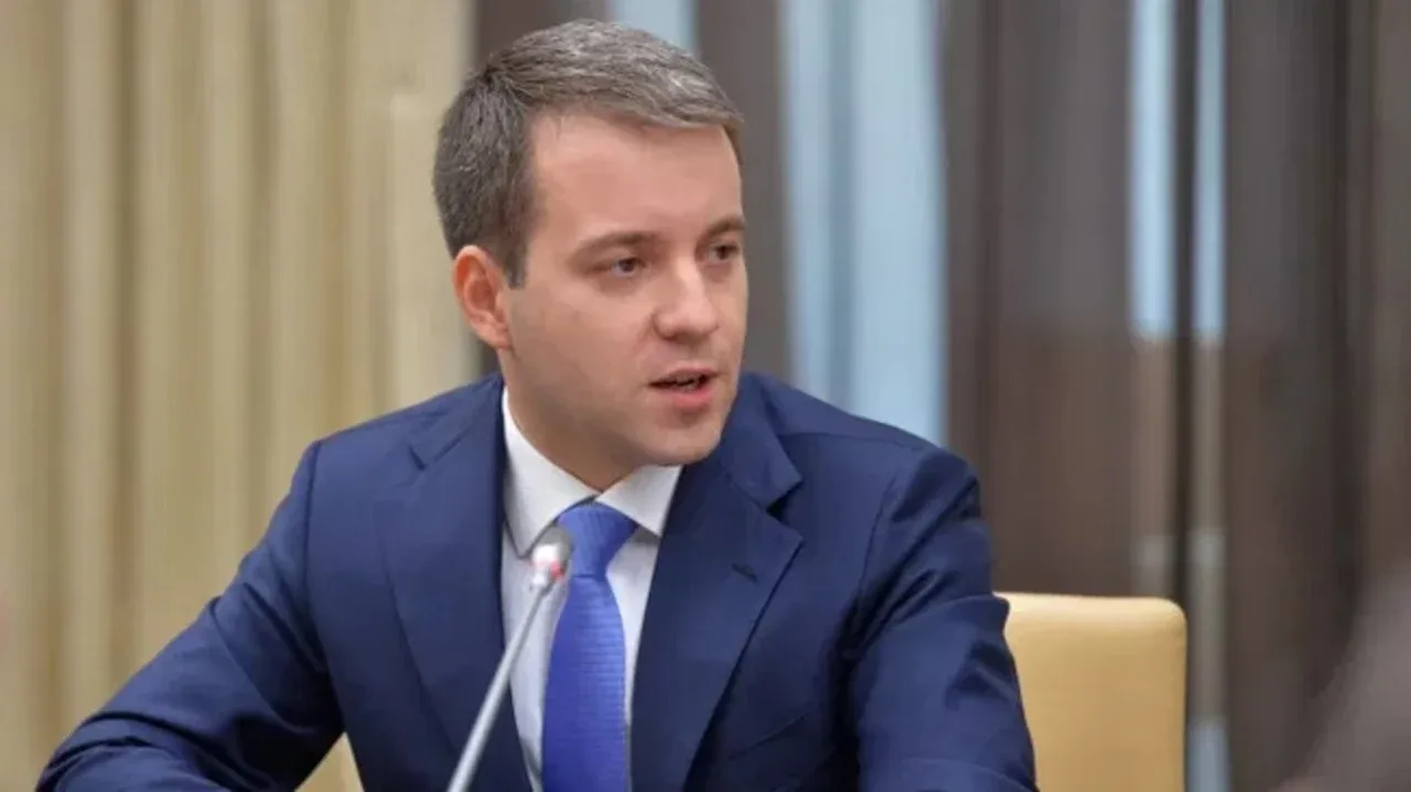 Eski Rusya İletişim Bakanı, Ünlü Finiko Finansal Piramidini Kurmakla Suçlanıyor