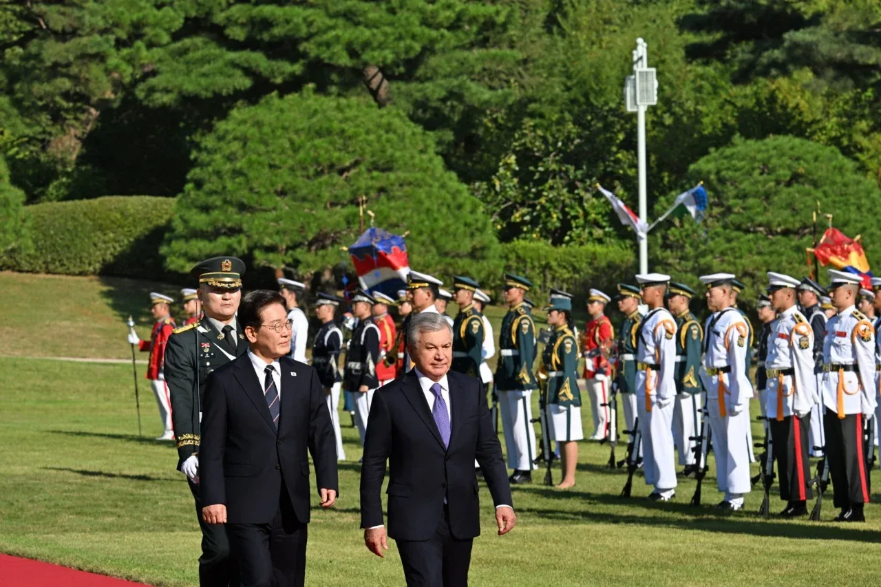 Official welcoming ceremony for Shavkat Mirziyoyev takes place in South Korea (video)