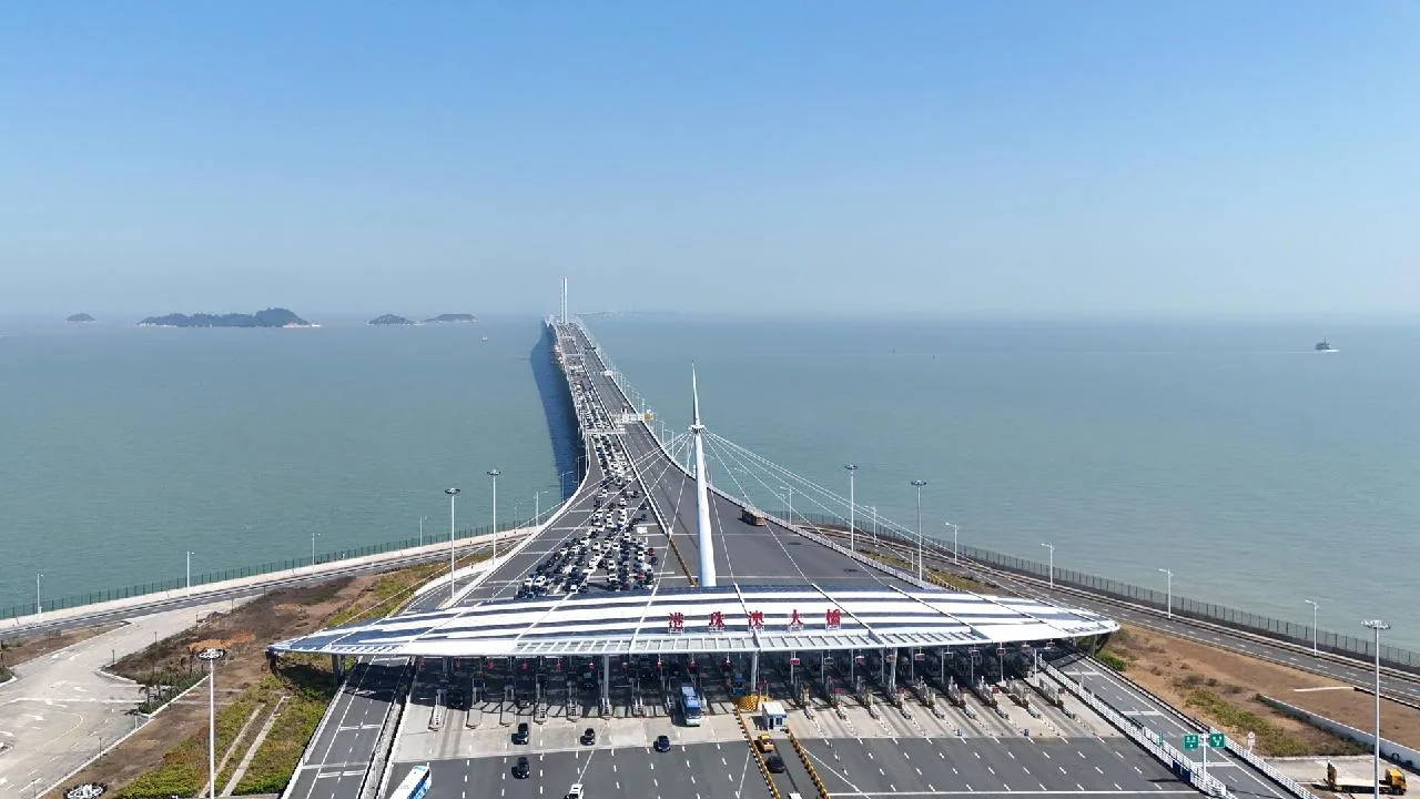 Large checkpoint and long road on the Hong Kong-Zhuhai-Macao bridge.
