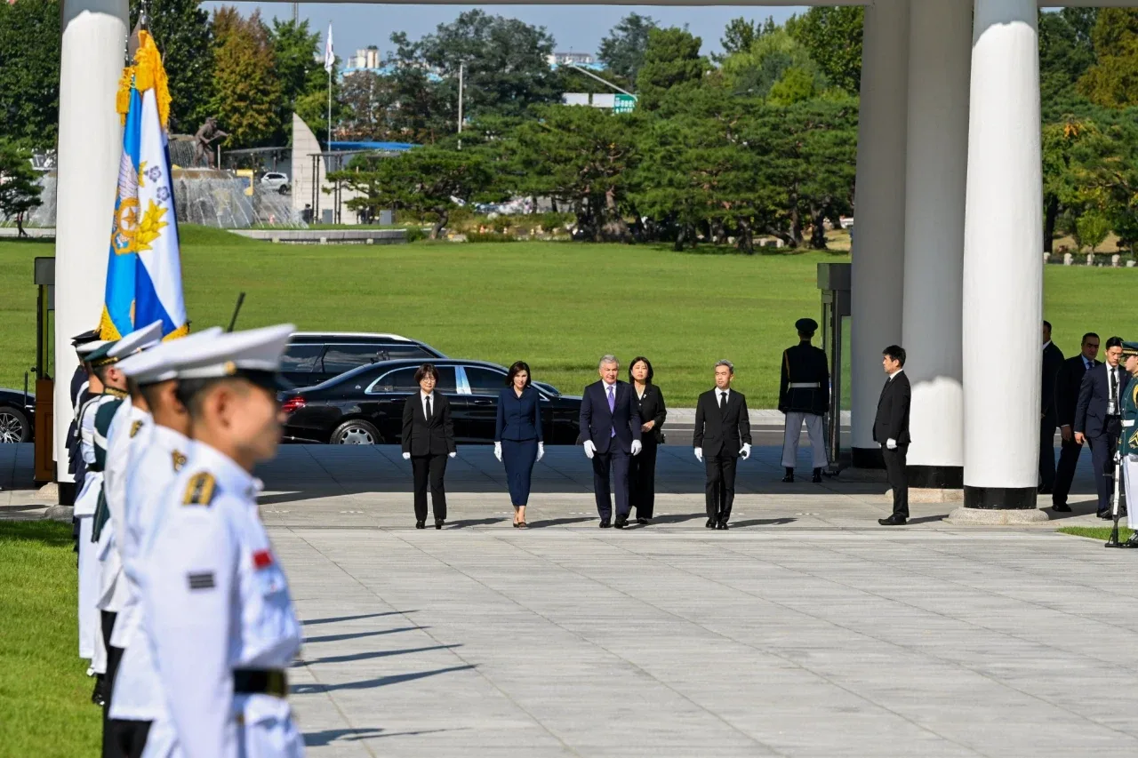 «A Historical Tribute in Seoul: Shavkat Mirziyoyev's Visit to the Republic of Korea Begins