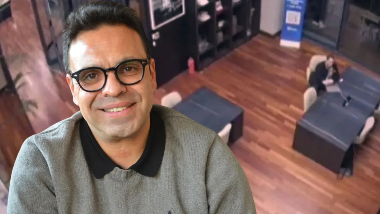 El robo de un portátil lleva a un famoso actor ante la policía