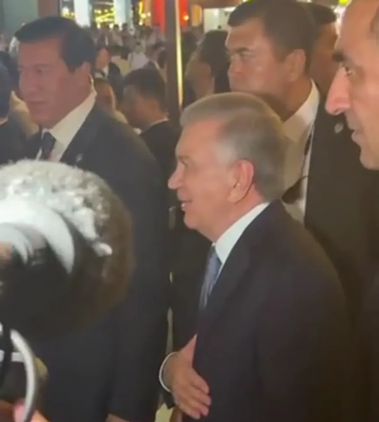 President walks on a bustling 24/7 street in Nukus: Sincere dialogue with the people (video)