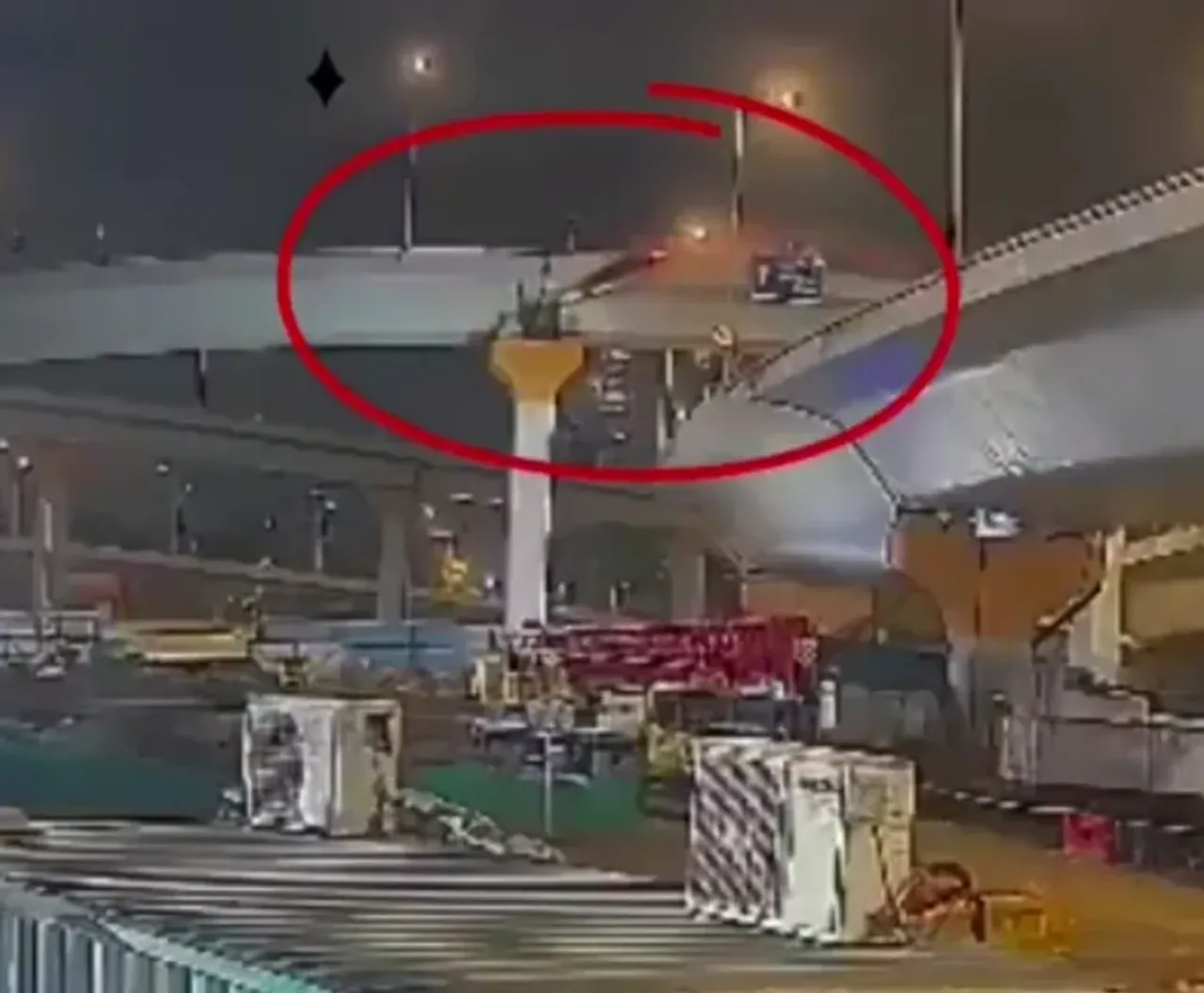 23 metrdan ajal parvozi: Hindistonda 4 nafar talaba bo‘lgan BMW estakadadan qulab tushdi
