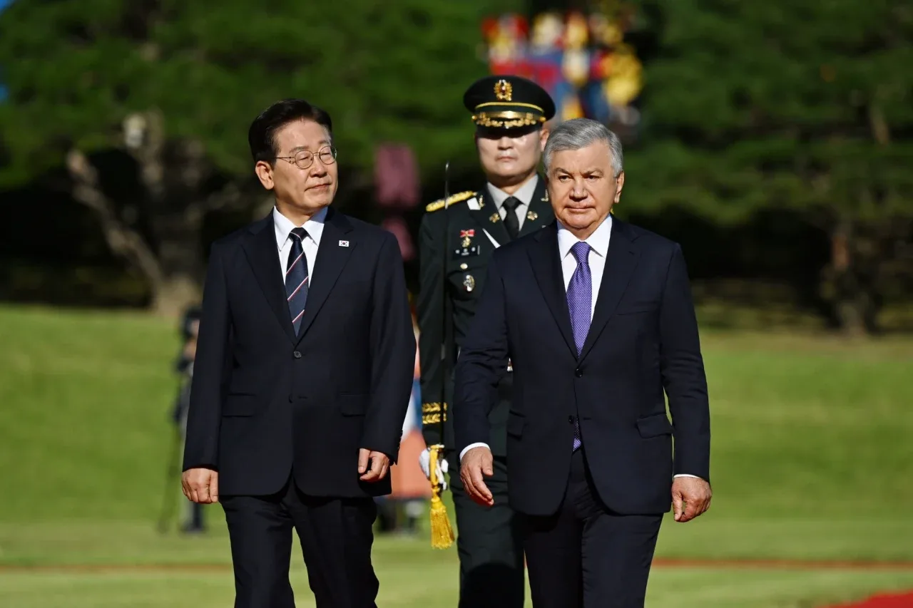 Official welcoming ceremony for Shavkat Mirziyoyev takes place in South Korea (video)