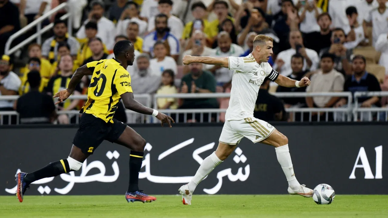 Al-Nassr'ın ilk mağlubiyeti: Al-Ittihad süper derbide kazandı