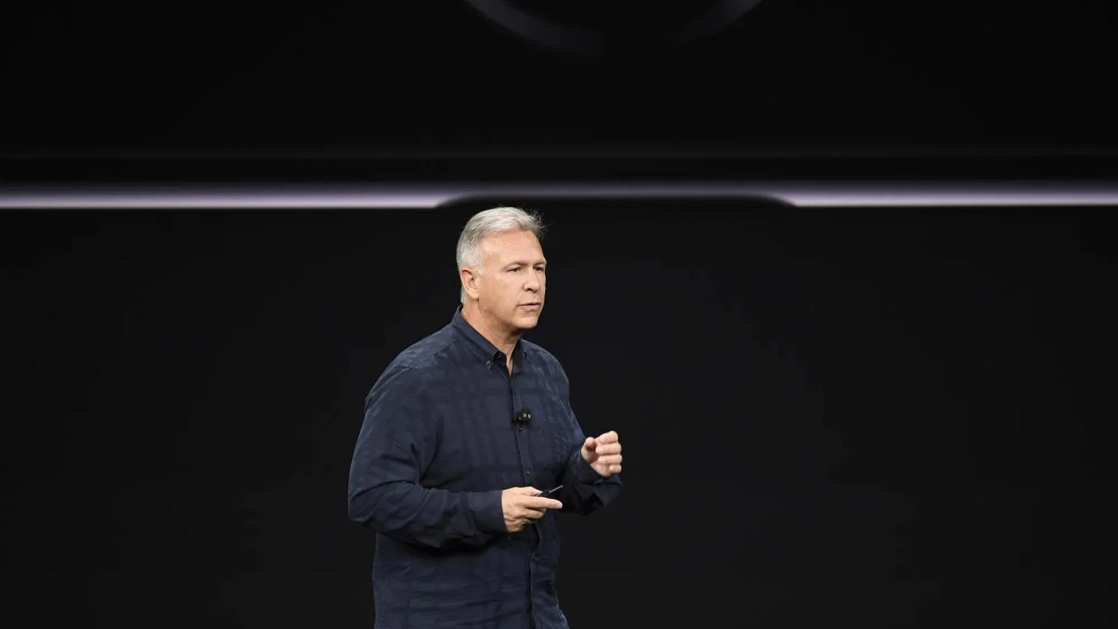 Apple yana bir afsonaviy top-menejeri Fil Shillerdan ayrilmoqda
