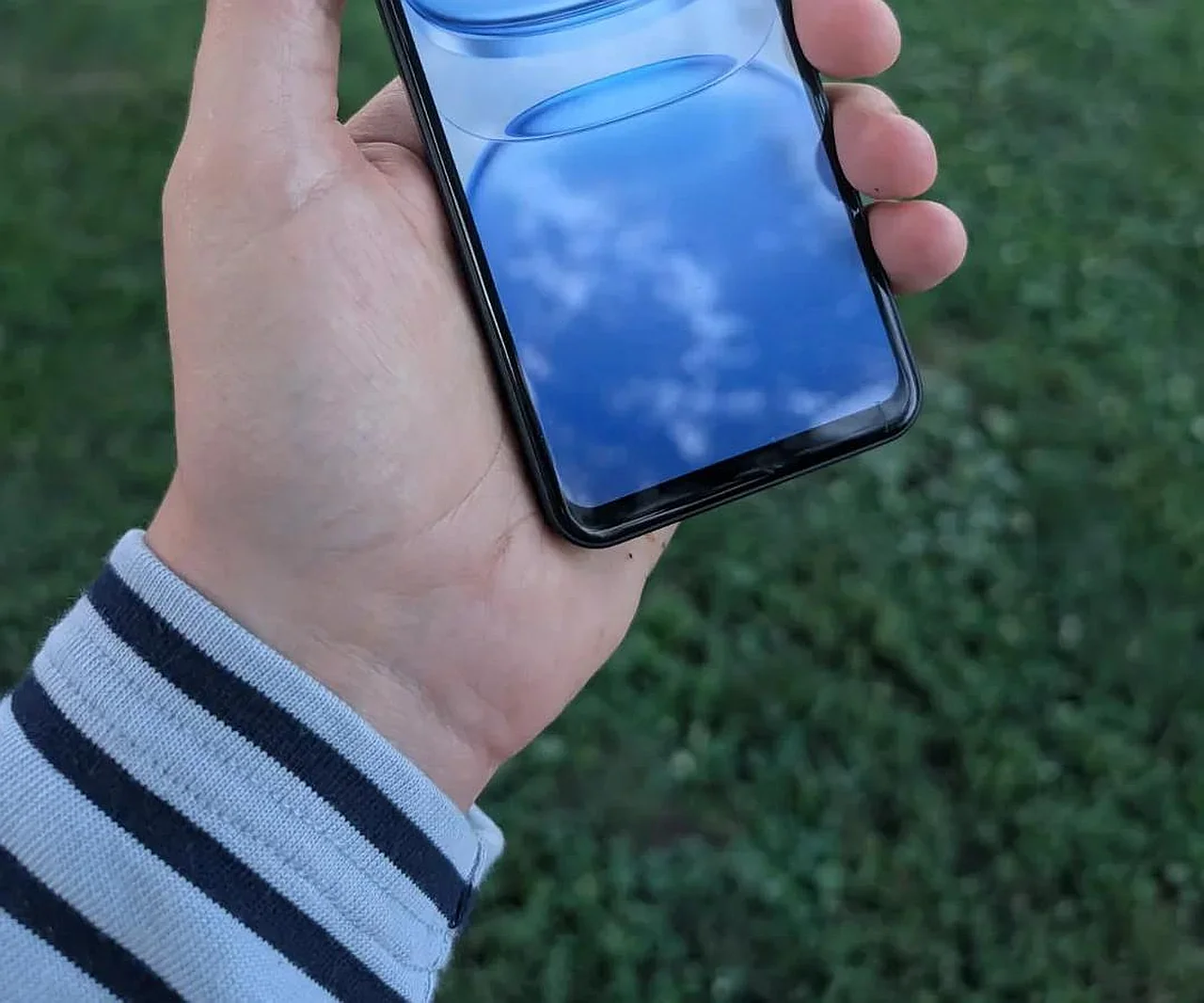 Enough Phone: Compact smartphone with a removable battery announced