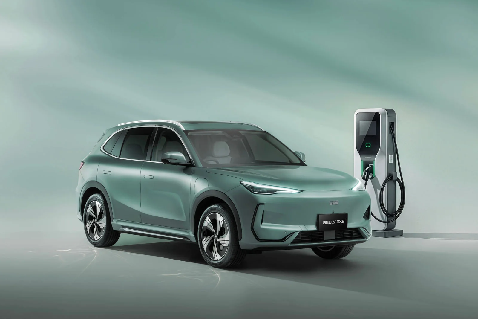 Geely беш дақиқада қувватловчи 1800 кВ қувватга эга станцияларни ишлаб чиқмоқда