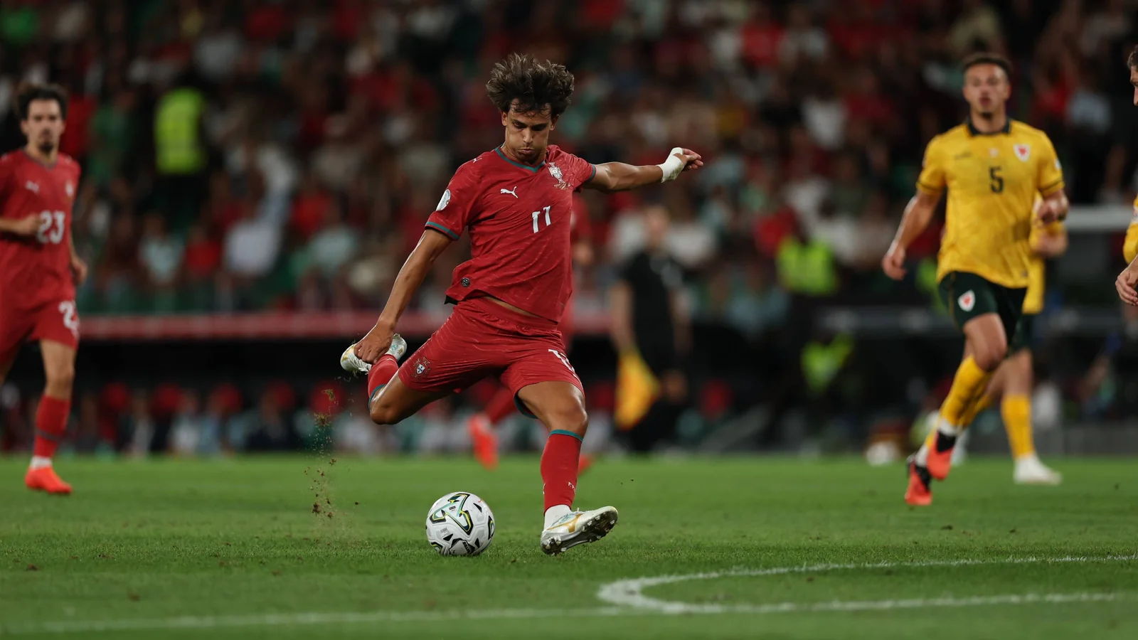 João Félix names Lamine Yamal as the main favorite for the Ballon d'Or