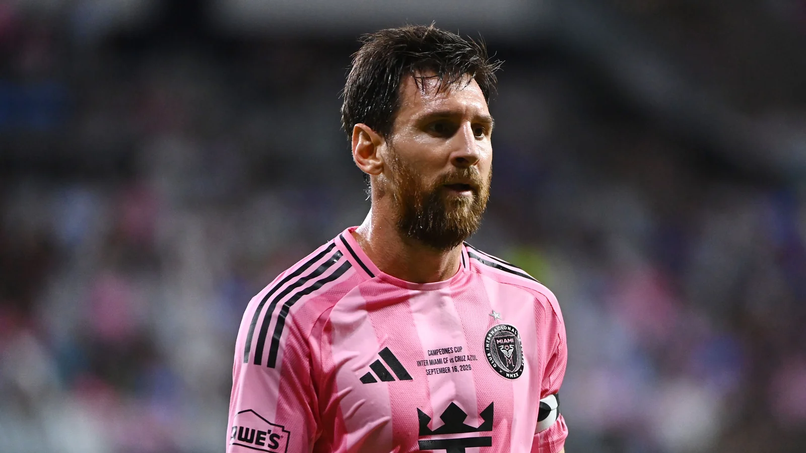 Lionel Messi MLS komissari bilan maydonda tortishib qoldi