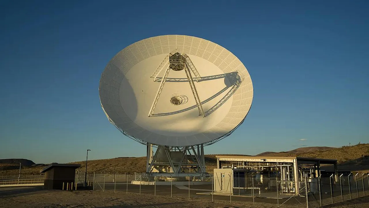 La NASA lanza una nueva antena de comunicación de 34 metros en California