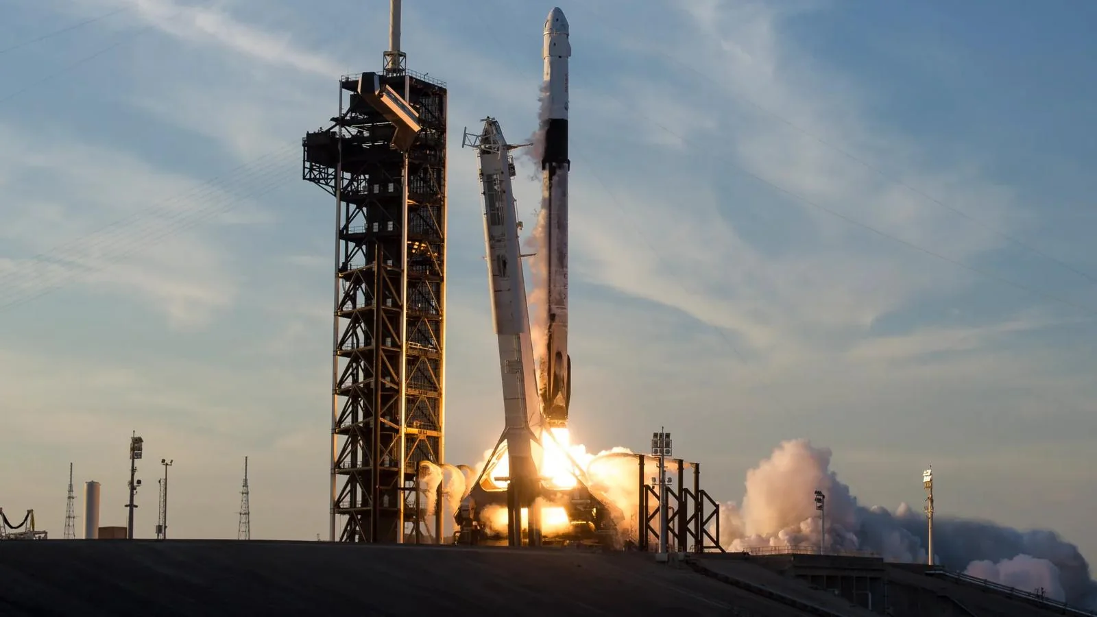 NASA ва SpaceX Халқаро космик станцияга яна учта парвозни келишиб олди