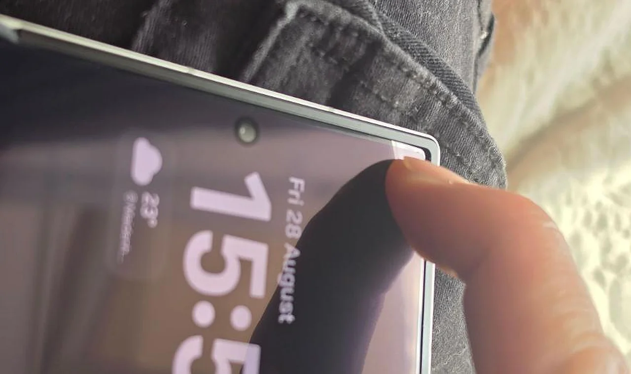 Samsung Galaxy Z Fold 8 kullanıcıları ekran esnemesi sorunuyla karşılaştı