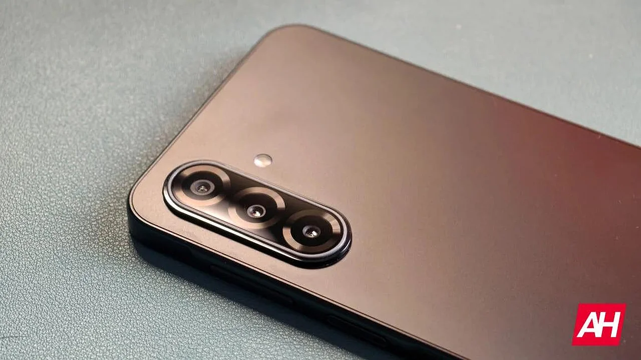 Samsung увеличивает производство бюджетных смартфонов на фоне кризиса памяти