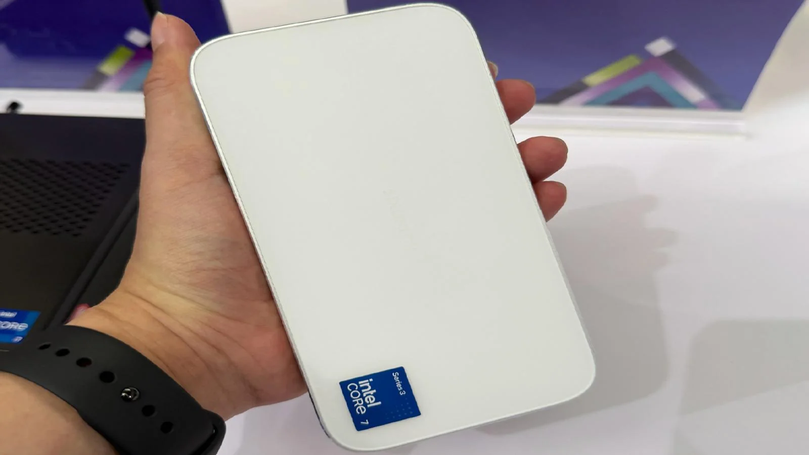 Smartfondek keladigan yangi Sixunited WB81-H02 mini-kompyuteri namoyish etildi
