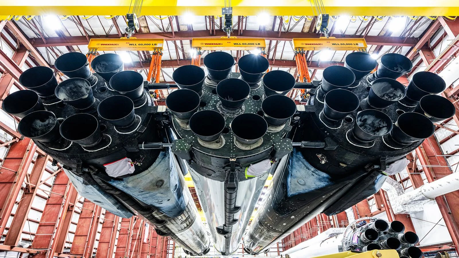 SpaceX показала новые кадры ракеты Falcon Heavy