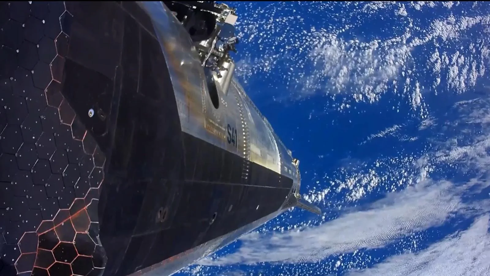 SpaceX ўз тарихида илк бор Starship орқали Starlink V3 йўлдошларини орбитага чиқарди