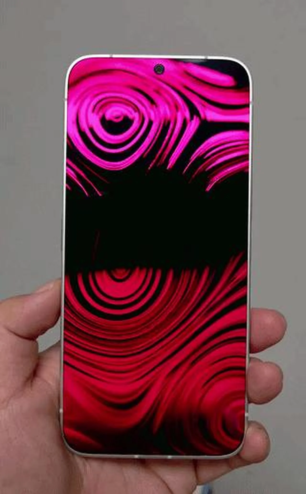 Tecno, dünyanın ilk gerçek tam ekranlı akıllı telefonunu tanıttı