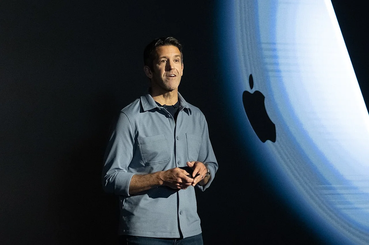 Tim Kuk lavozimini tark etdi: Jon Ternus Apple kompaniyasining yangi bosh direktori boʻldi