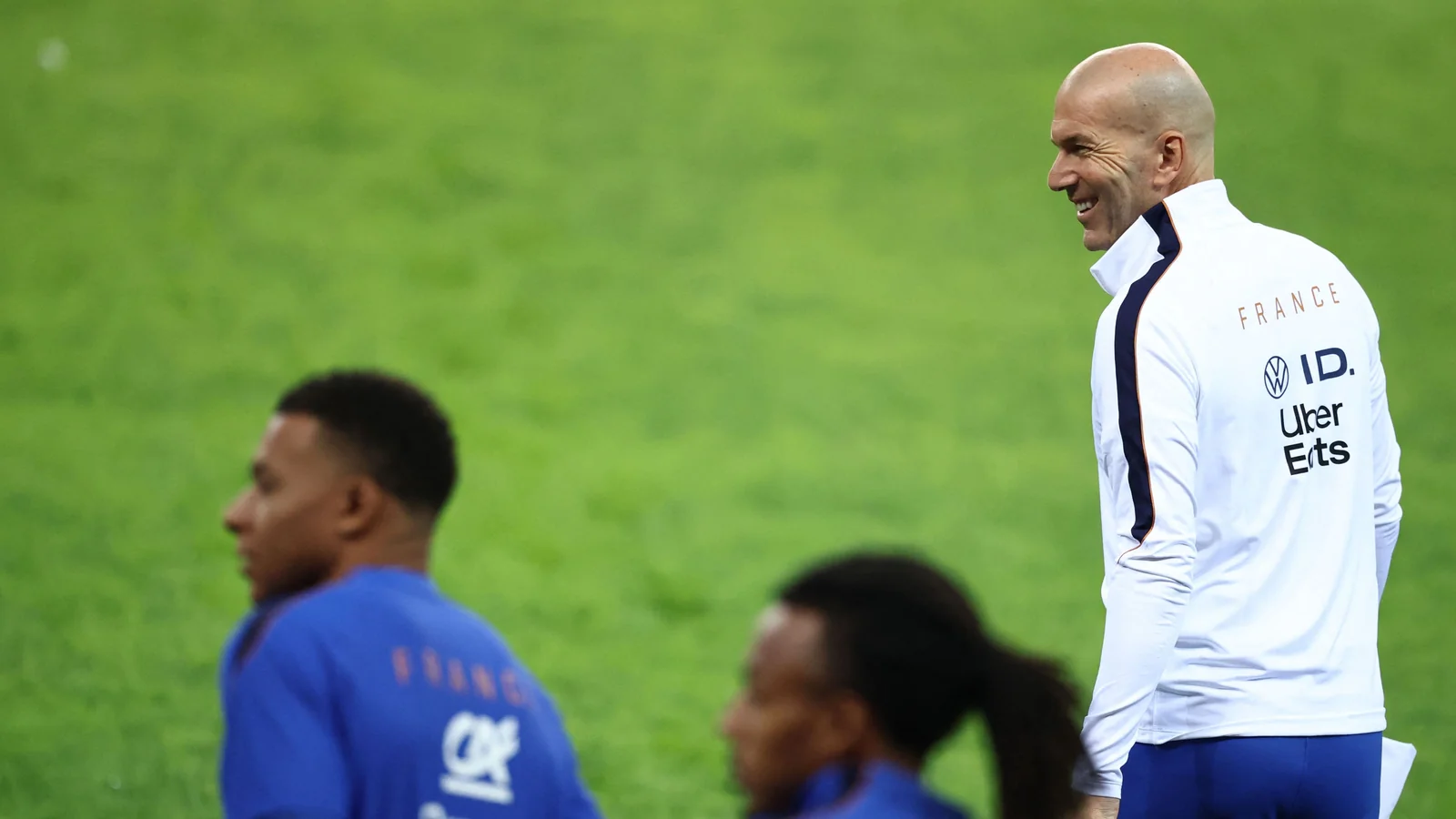 Zinedine Zidane führt strenge Disziplin in der französischen Nationalmannschaft ein
